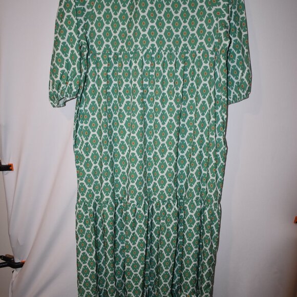 NWT Women's Patterned Green & White Maxi Dress‎ Size Medium - Picture 4 of 4
